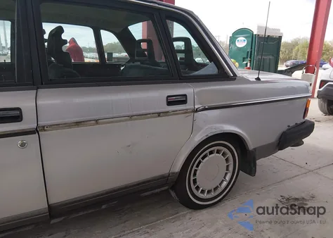 1989 Volvo 244 Dl/Gl z USA, uszkodzony, nr VIN YV1AX8849K1371297